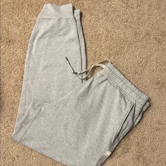 Vuori Women's Grey Joggers with Cream Drawstring - Picture 3 of 3